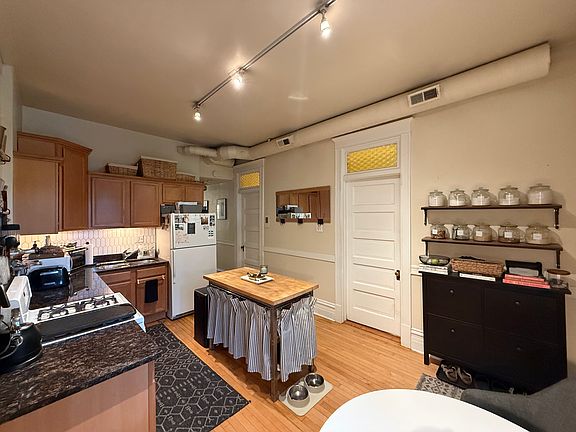 4th image of 1923 N Bissell St #2