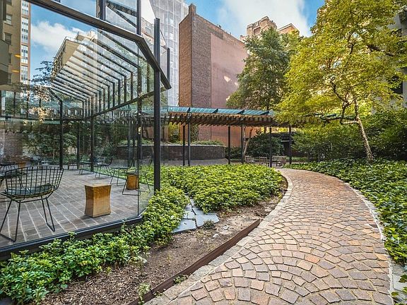 4th image of 429 E 52nd St APT 5F