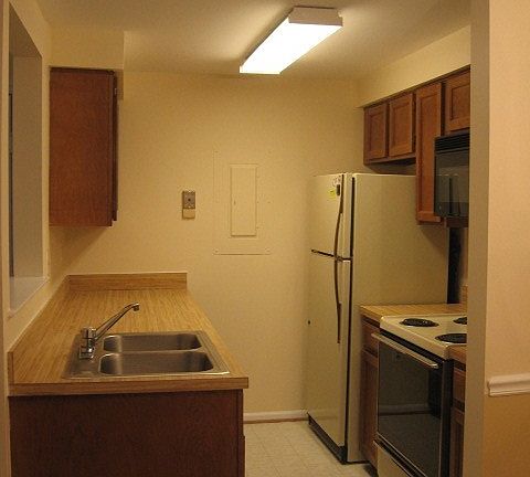 4th image of 20528B Shadyside Way