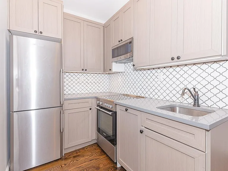 6080 Myrtle Ave #2H — Photo 2