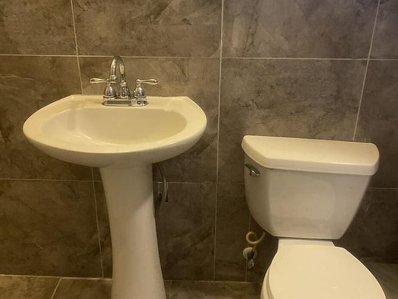 5th image of 5557 Floral Ave #1
