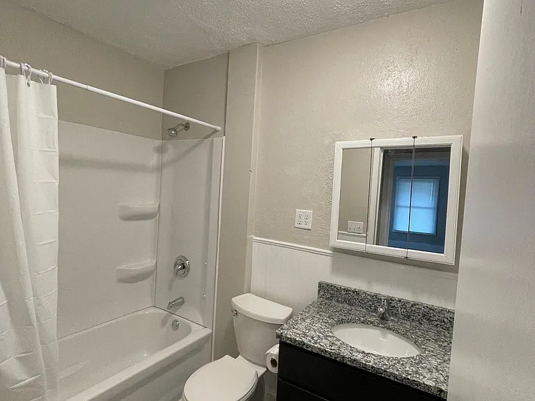 6105 N Detroit Ave — Photo 8