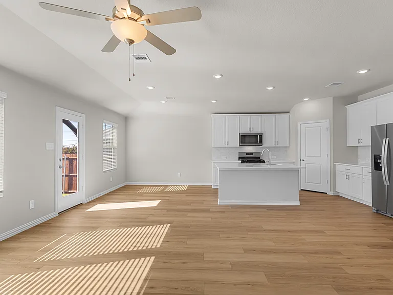 6649 Valley Lake Ln — Photo 11