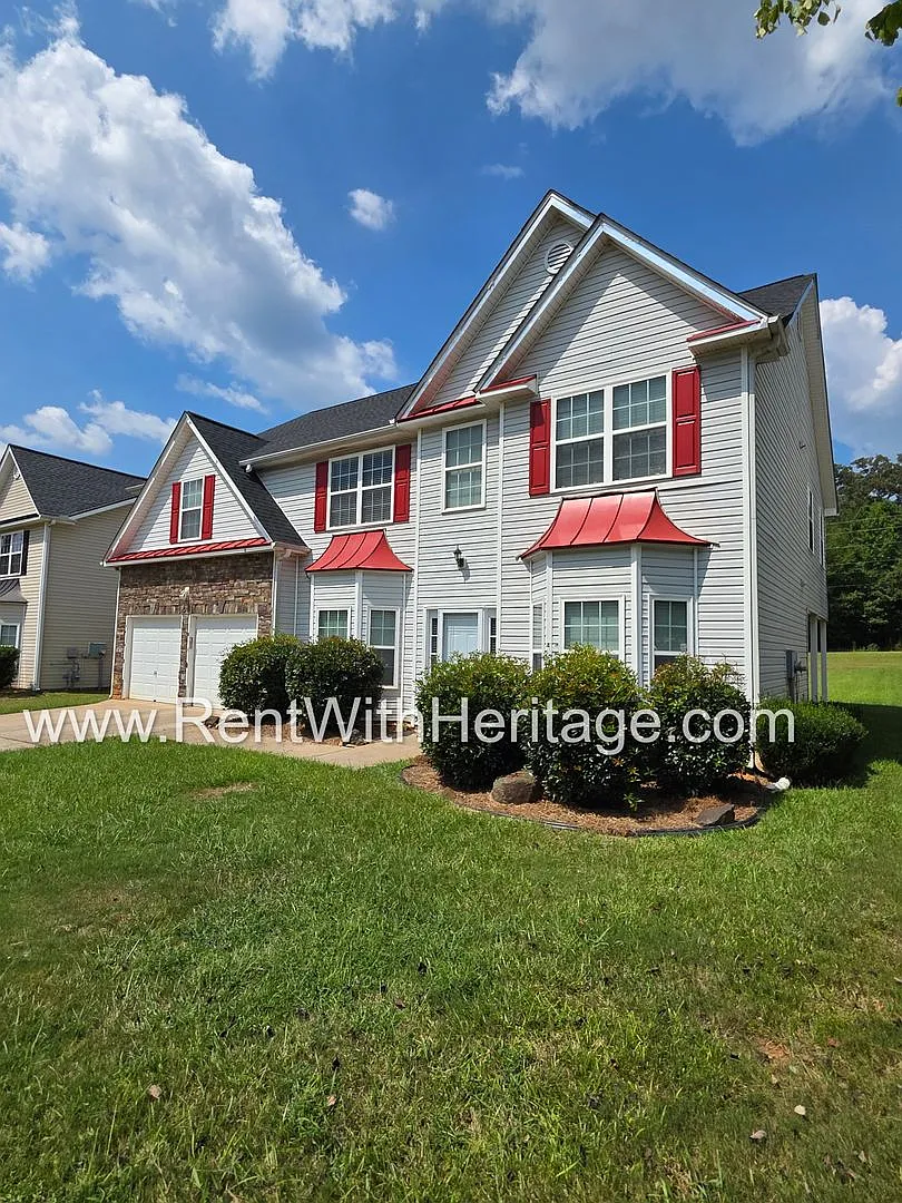 Stunning 4 Bedroom, 3.5 Bath Home Located In The Desirable Villa Rica. A Must See Home — Photo 4