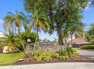 274 NE 200th Ter #274, Miami, FL 33179