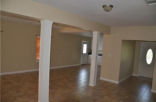 4th image of 1103 Country Club Dr