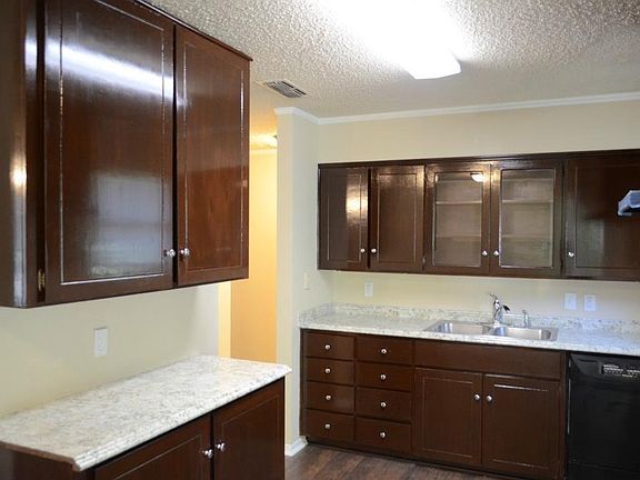 5th image of 815 Denton Dr