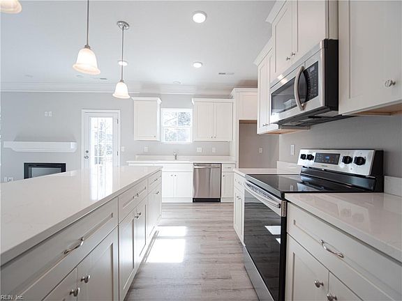 5th image of 217 Burleigh Ave
