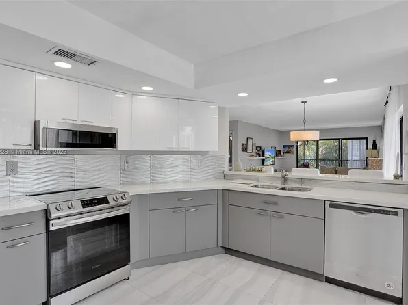 520 SE 12th St APT 106, Dania, FL 33004