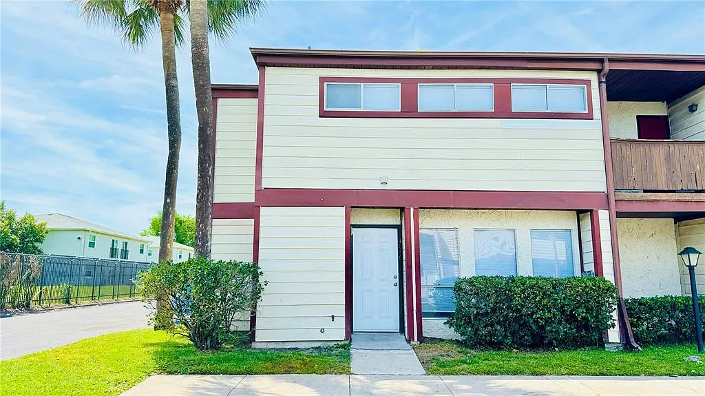 2 bed, 2.5 bath, 1211 sqft, $1,600 — Photo 1