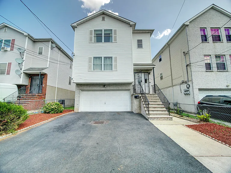 515 Irvine Turner Blvd #2 — Photo 1