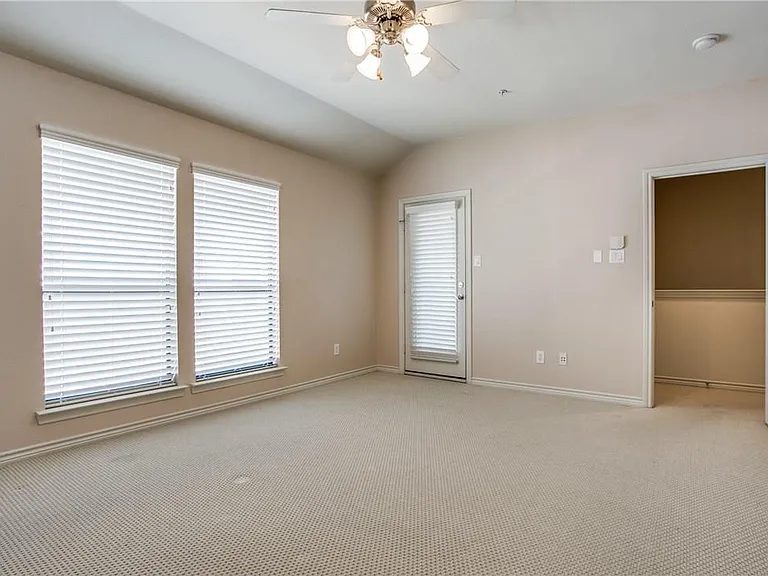2415 Stutz Dr #D — Photo 10
