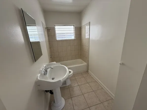 1002 S Barrington Ave #3, Los Angeles, CA 90049