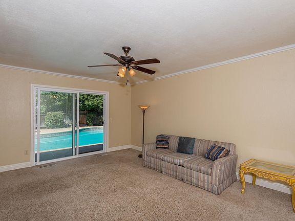 4th image of 756 W Sierra Ave