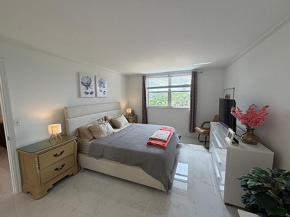 4th image of 2901 NW 46th Avenue #305