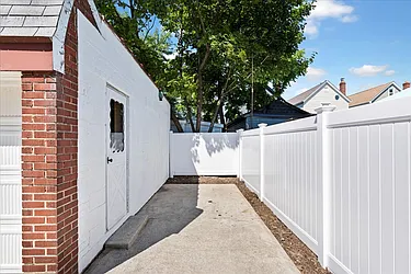 Sold by Trusted Property Advisors Corp