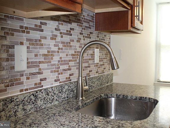 5th image of 104 Duvall Ln APT 104