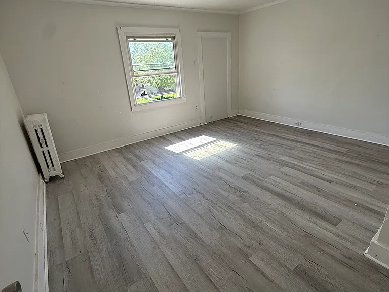 1431 Sanderson Ave — Photo 8