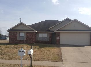 475 Chip Dr, Springdale, AR 72764