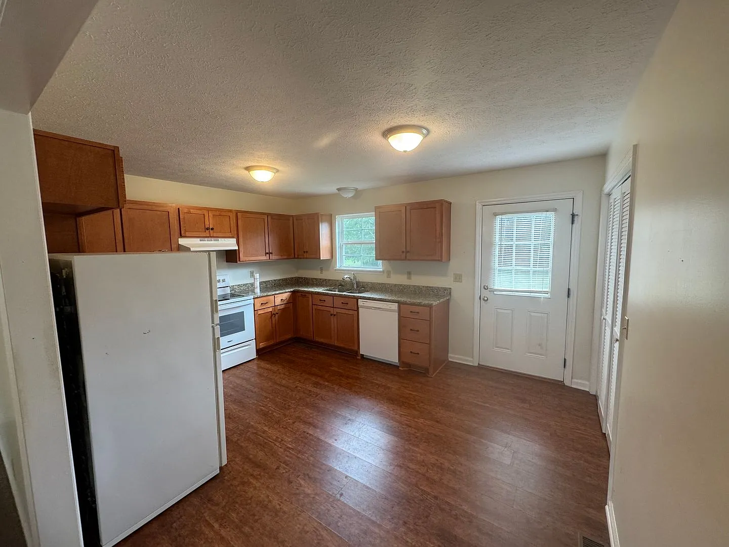 For Lease- 2 Bedroom Duplex Minutes From 840! — Photo 3