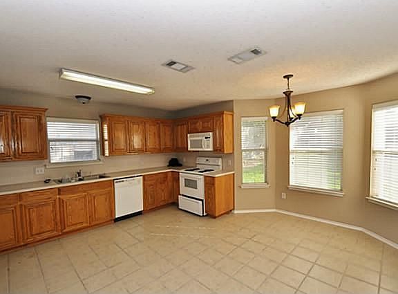 5th image of 4930 Brazoswood Cir