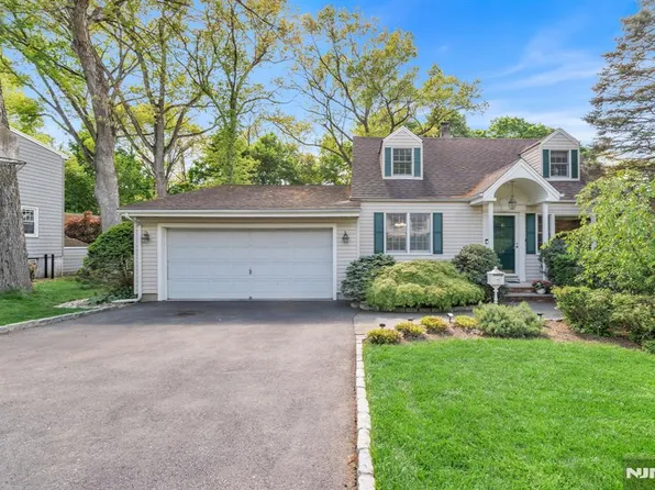 28 Wanamaker Ave, Mahwah, NJ 07430