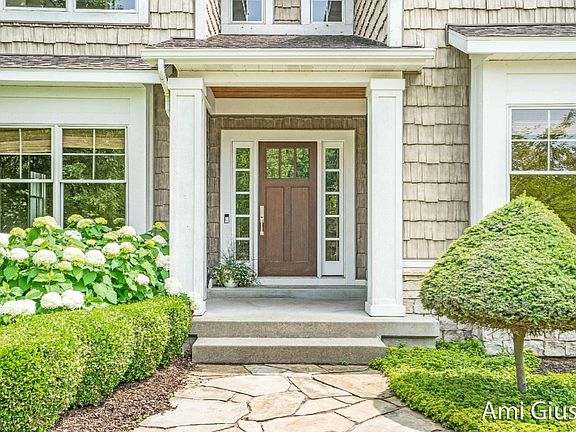2nd image of 450 Morraine Hill Dr SE