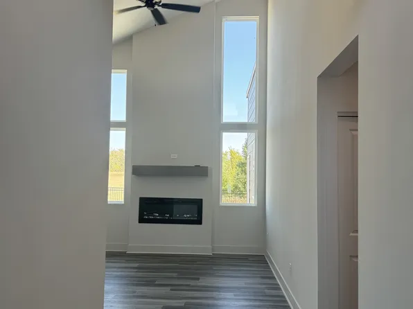 800 Trails End Ct, Goddard, KS 67052