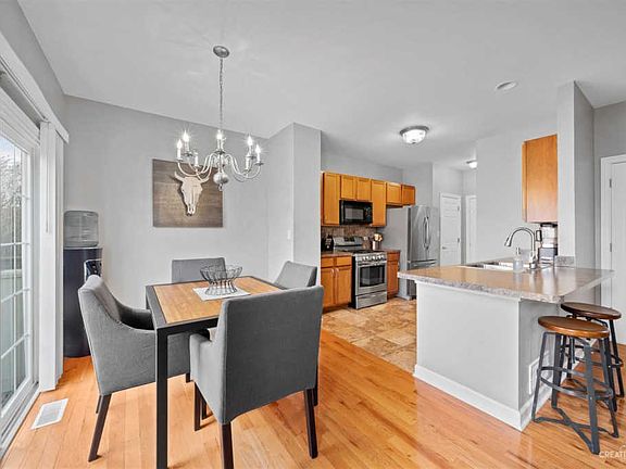 5th image of 37 Melrose Ct
