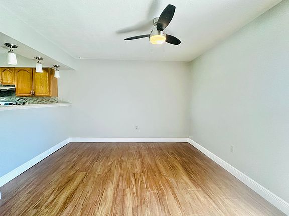 4th image of 216 Scottsdale Sq