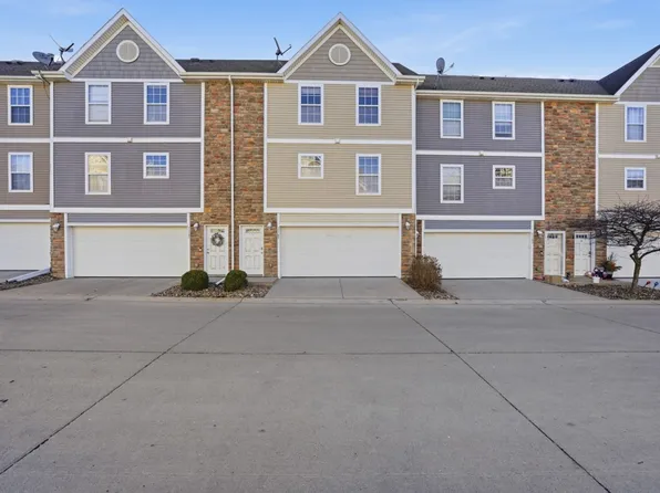 1165 Oak Creek Dr, Pleasant Hill, IA 50327