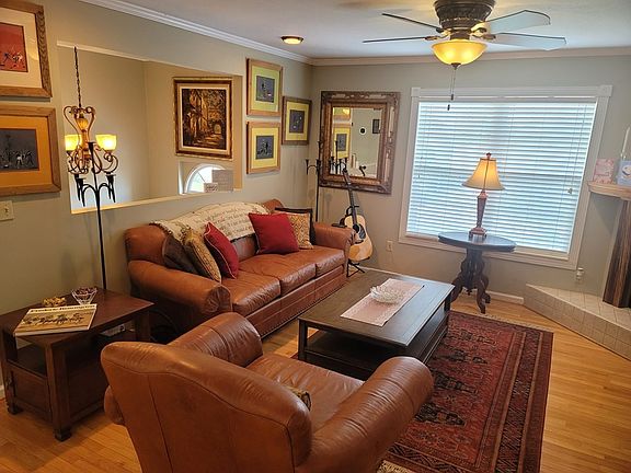 4th image of 2823 English Valley Ln