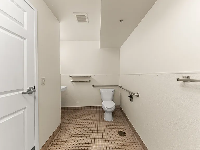 206 Flats — Photo 11