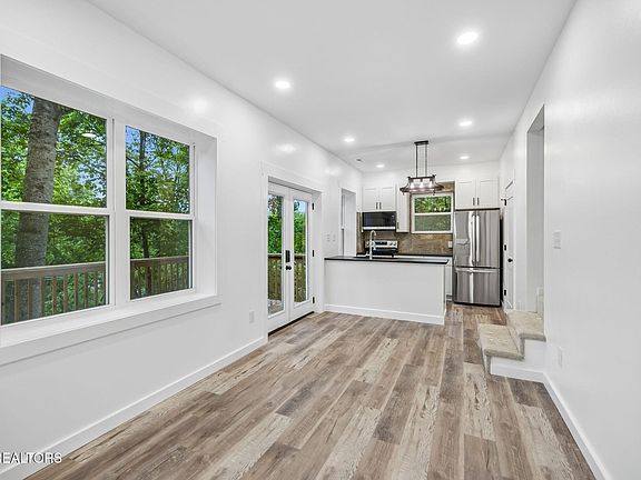 5th image of 213 Hidden Valley Rd