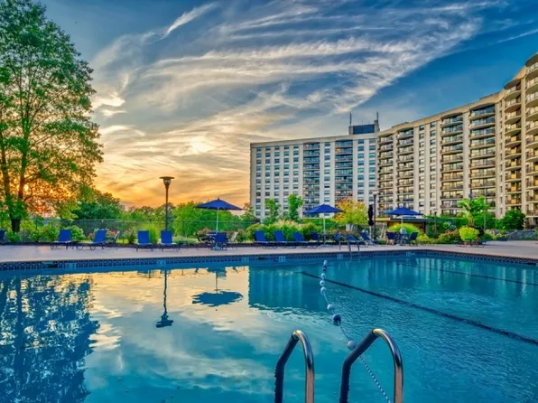 2 Claridge Dr. 10JE #10JE, Verona Twp., NJ 07044