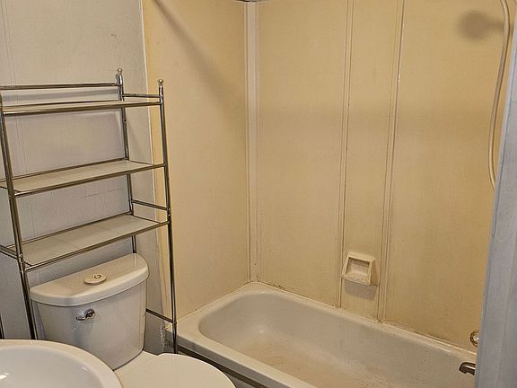 4th image of 801 W 3rd St #803-1