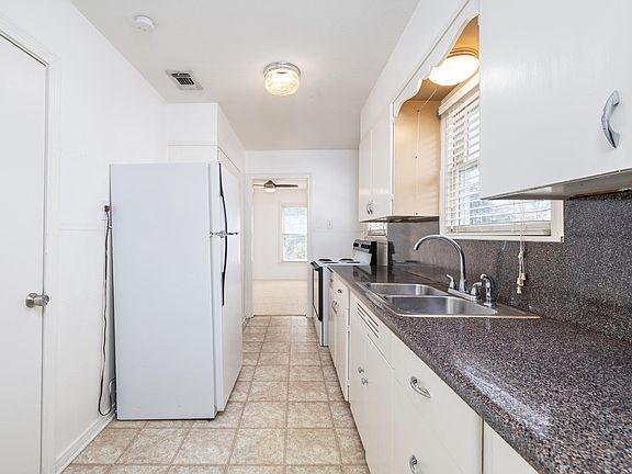 4th image of 1617 Live Oak St APT B