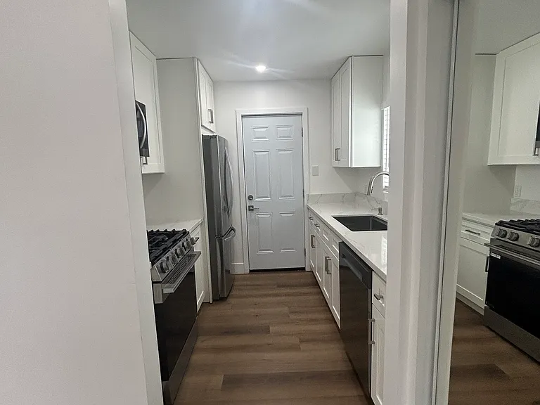 1022 Tait St #B — Photo 9