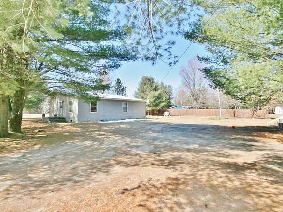 The view as you enter the driveway.  The detached garage is located to the right.