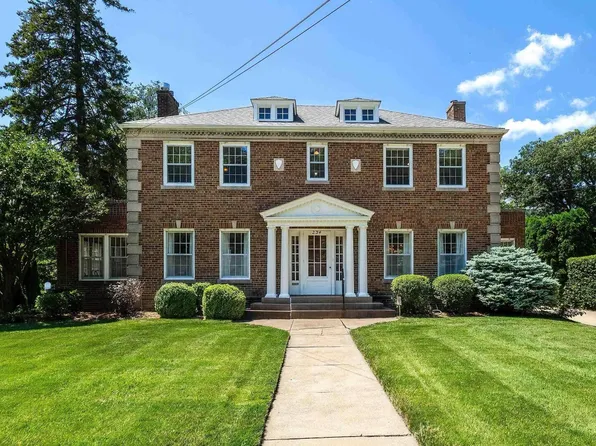 234 Fernwood Ave, Davenport, IA 52803