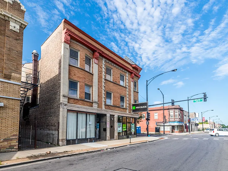 5749 W Chicago Ave — Photo 15