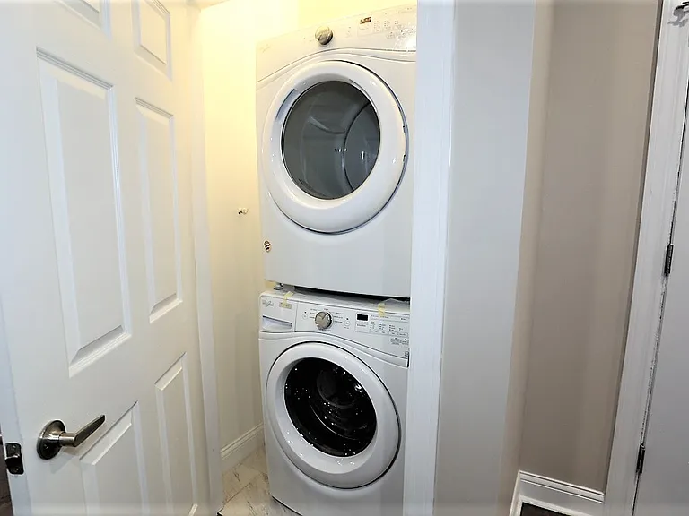 1634 W Roscoe St #1W — Photo 12