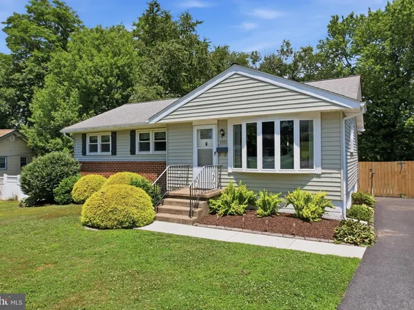 3703 John Dr, Brookhaven, PA 19015