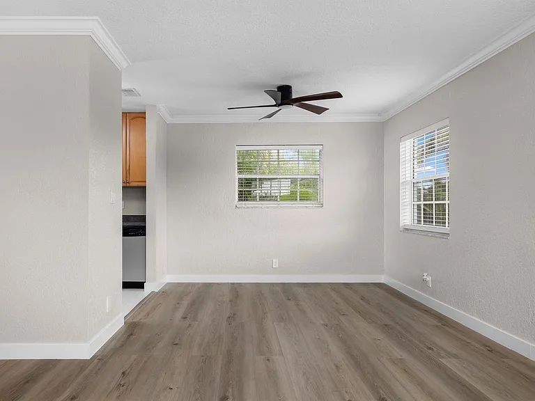 2701 NE 6th Ave — Photo 4