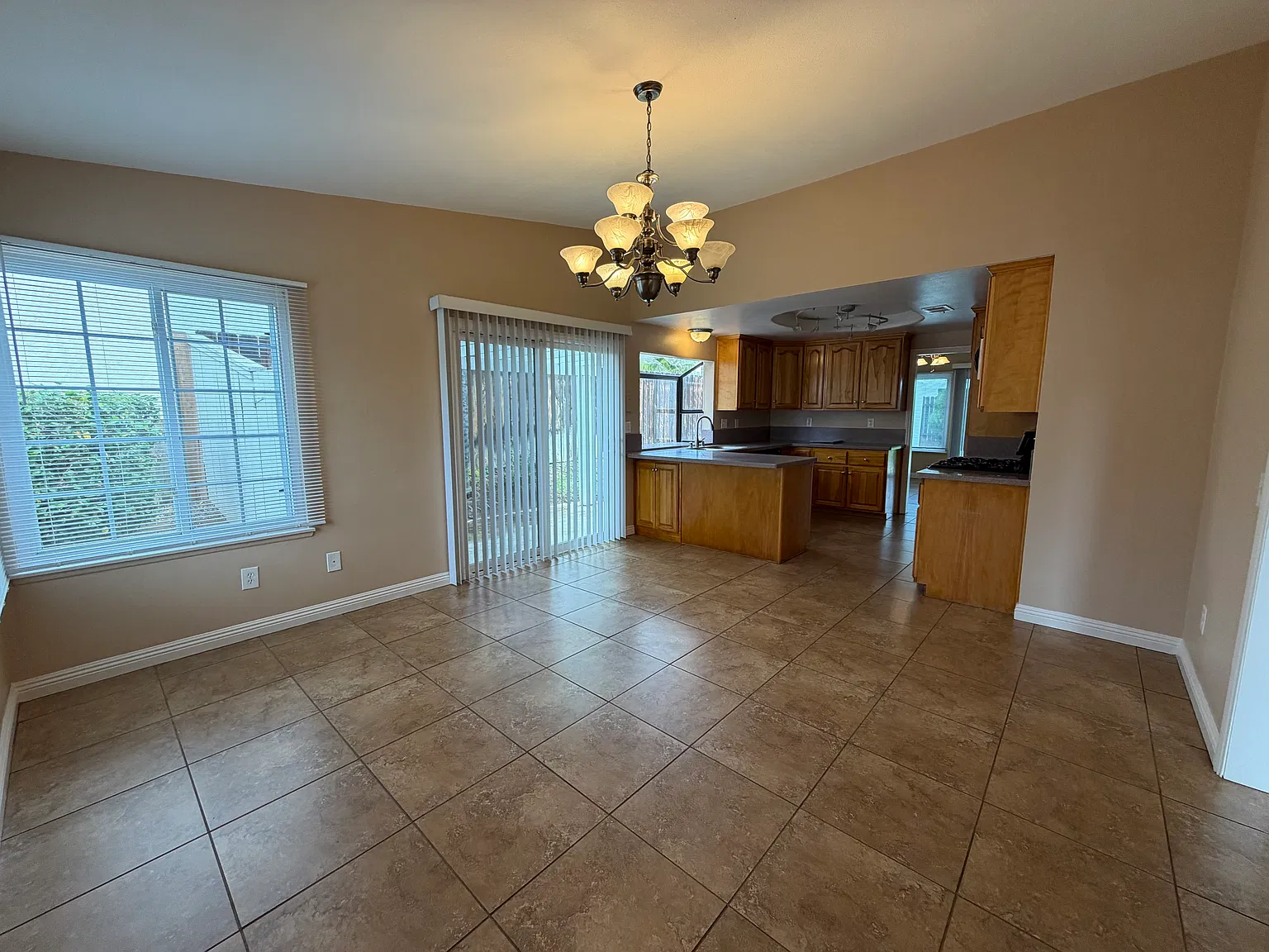 4 bed, 1809 sqft, $3,275 — Photo 4