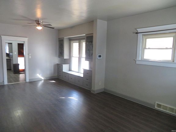 2nd image of 2201 W Delaware St