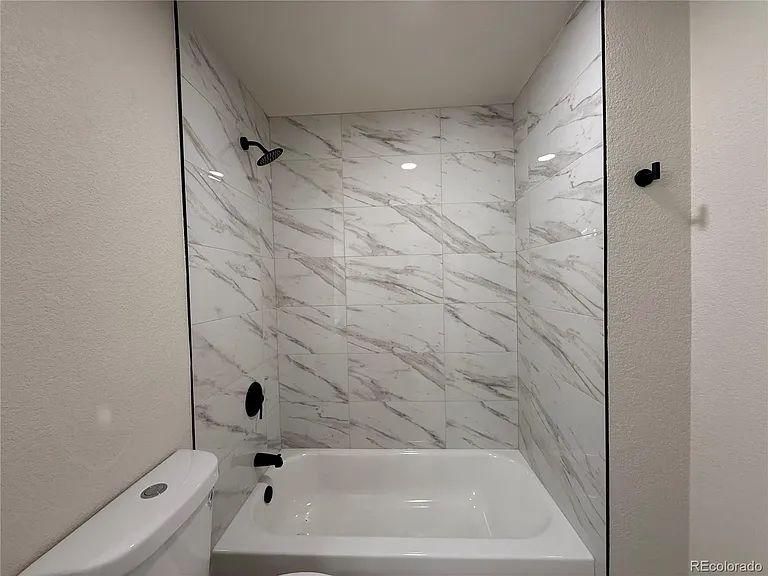 243 Vance St — Photo 17