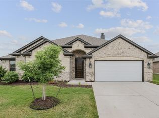 633 Steerman Ct, Saginaw, TX 76179