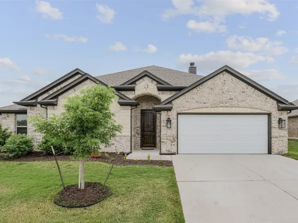 633 Steerman Ct, Saginaw, TX 76179