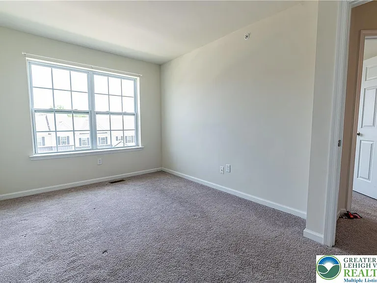 1374 Black Forest Dr — Photo 32